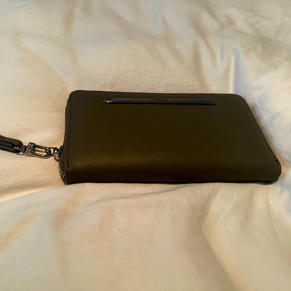 Women's Grey Leather Wallet/Wristlit purse